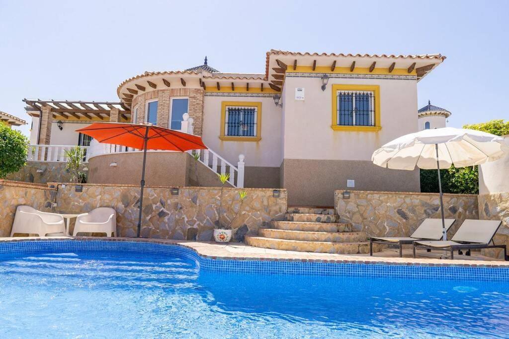 Casa Lilly-Rose: Villa Near Villamartin Plaza & Golf Exterior photo